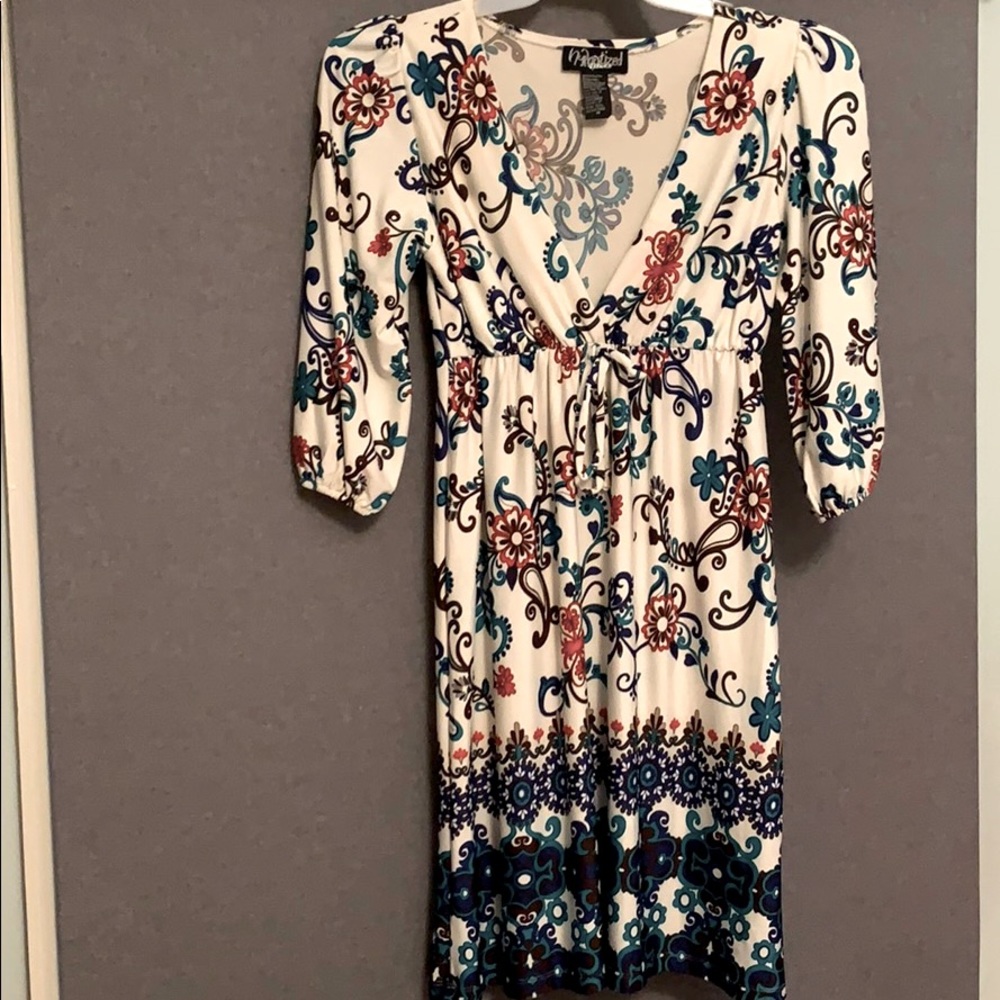 Dress with 3/4 sleeves.